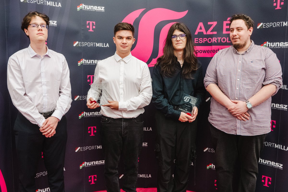 HUNESZ's tweet photo. @VPasszi tavaly nem csak a @HonvedEsport hanem a Spike syndicate és a V4 diákválogatott színeiben is remekelt. Ezek az eredmények hozták el neki az év e-sportolója díjat MOBA kategóriában. 
És ezzel együtt a MOBA csapat megosztott címet is a diákválogatottal, ahol @balatoplaner @ToucanToy @Robenong #Zsombi és @s3mtex291 társaságában a régió legjobbjai lettek, a DOTA2 válogottal közösen. 

@telekomHU @esportmilla