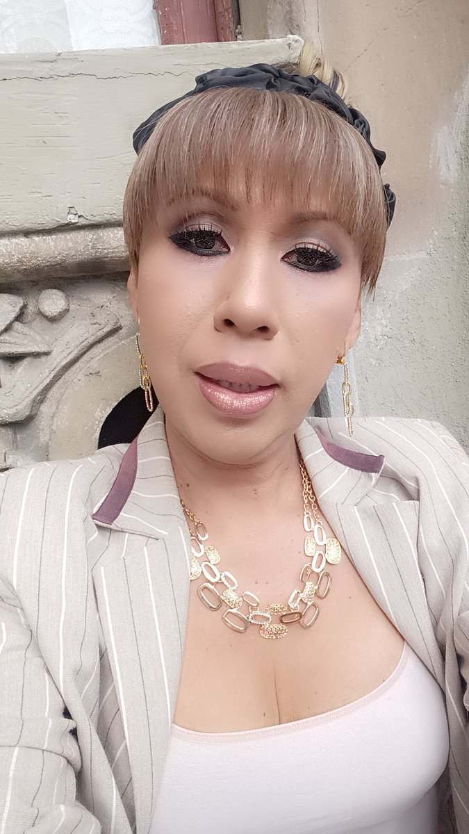 lizztranscdmx's tweet photo. Feliz 10 de mayo, linda tarde. Pásenla bonito celebrando a sus mamis. https://t.co/jeWuvxY5Uv