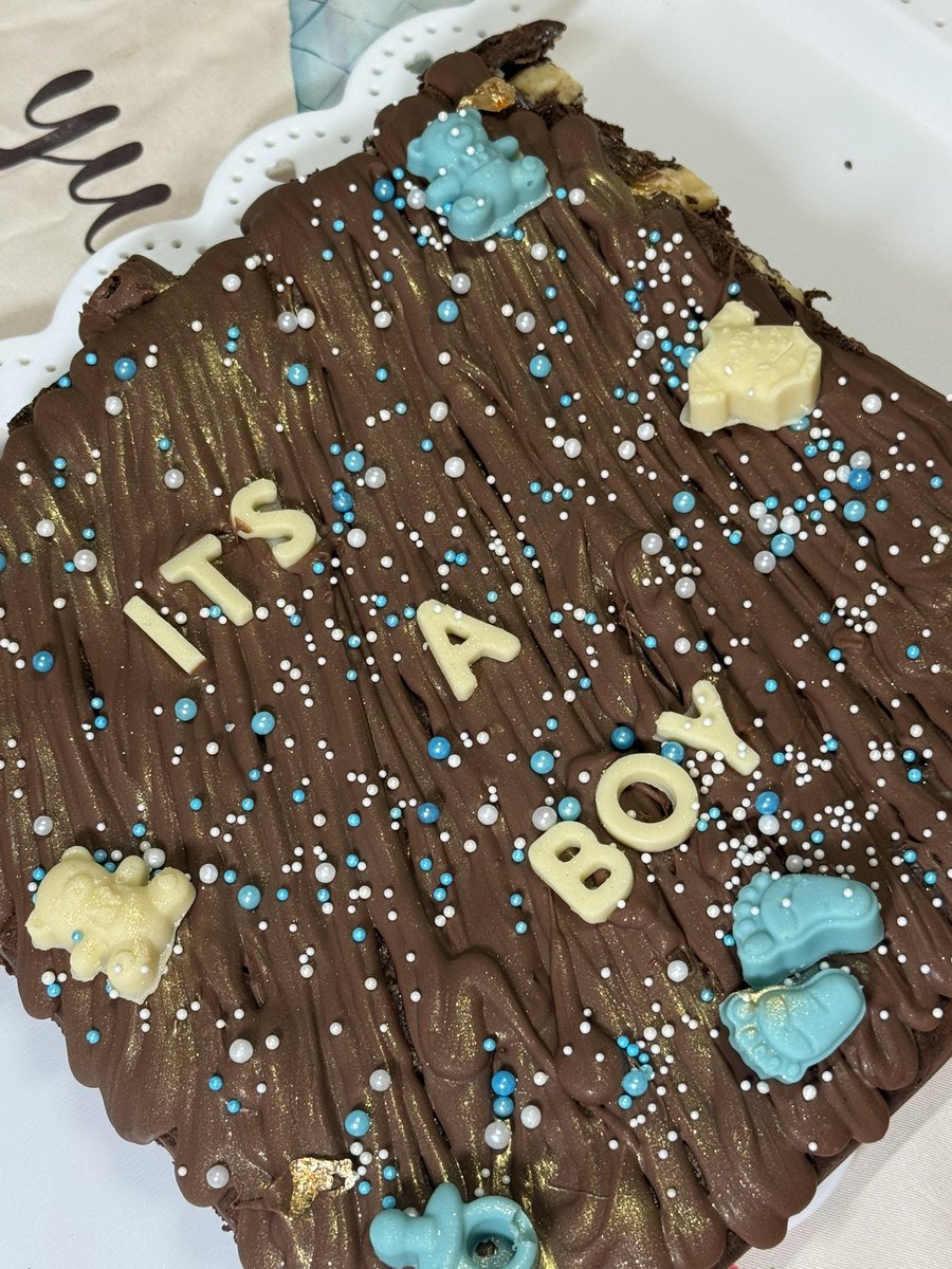 lemonbakes_x's tweet photo. Baby boy brownie slab 🩵🍼👶🏽 https://t.co/EoJC3lxIzB