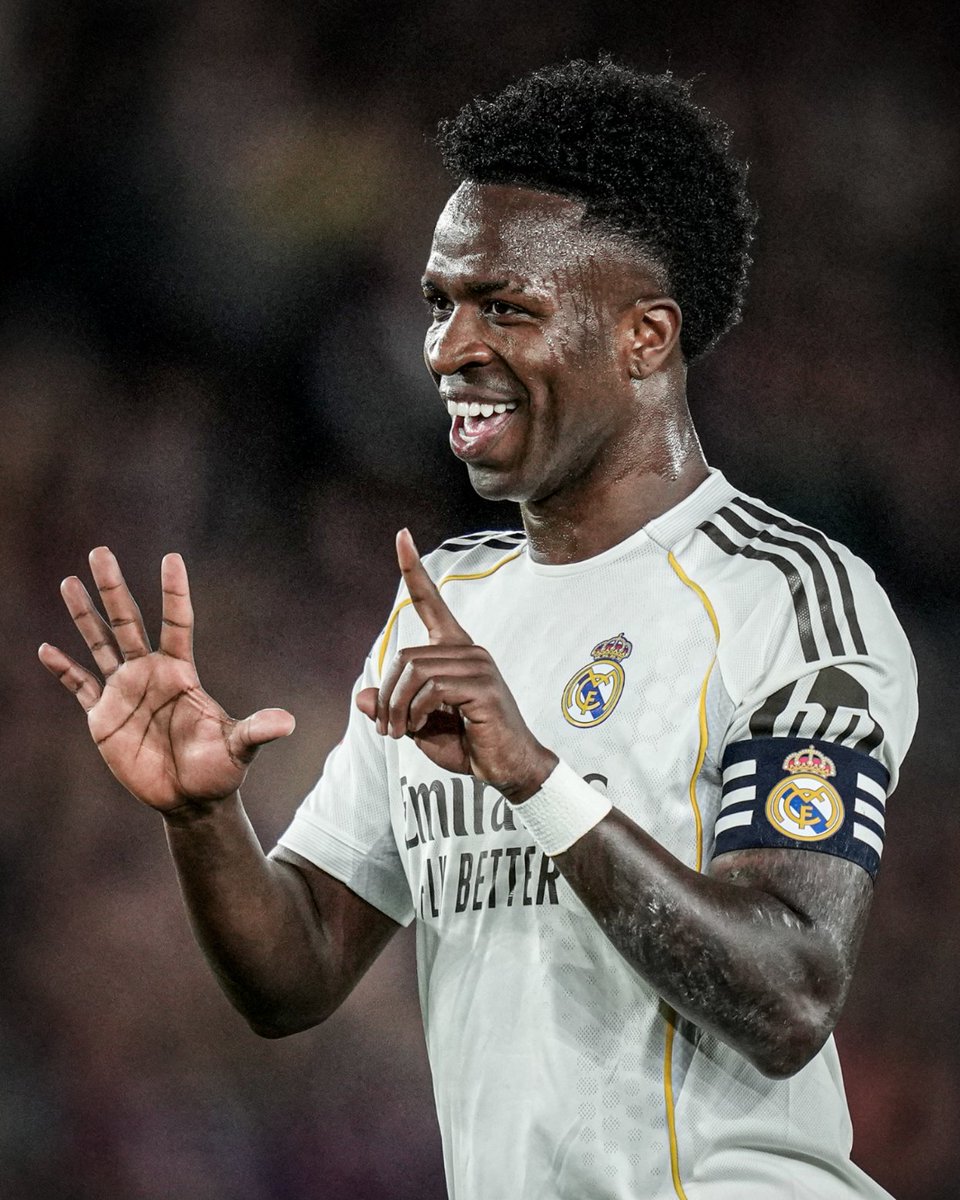 Vini Jr. reminding Barca fans that Real Madrid have 15 UCL trophies 😅