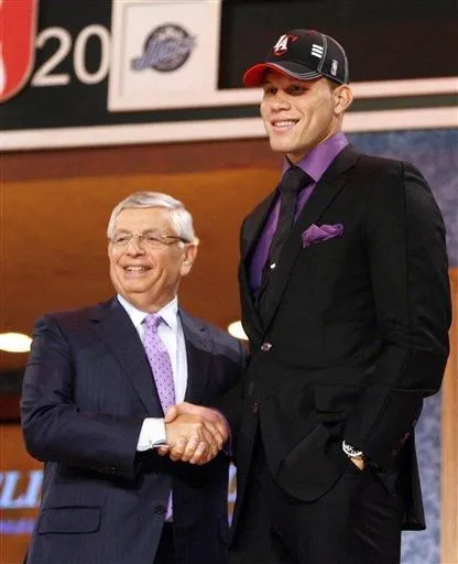 LawMurrayTheNU's tweet photo. How did Blake Griffin help the Clippers get the 5th pick in the 2026 NBA Draft?

- LAC drafts Griffin 1st in 2009
- LAC trades Griffin for Tobias Harris in 2018
- LAC trades Harris for Mike Muscala in 2019
- LAC flips Muscala to Lakers for Ivica Zubac
- LAC trades Zubac in 2026 https://t.co/JNYgu5p9sB