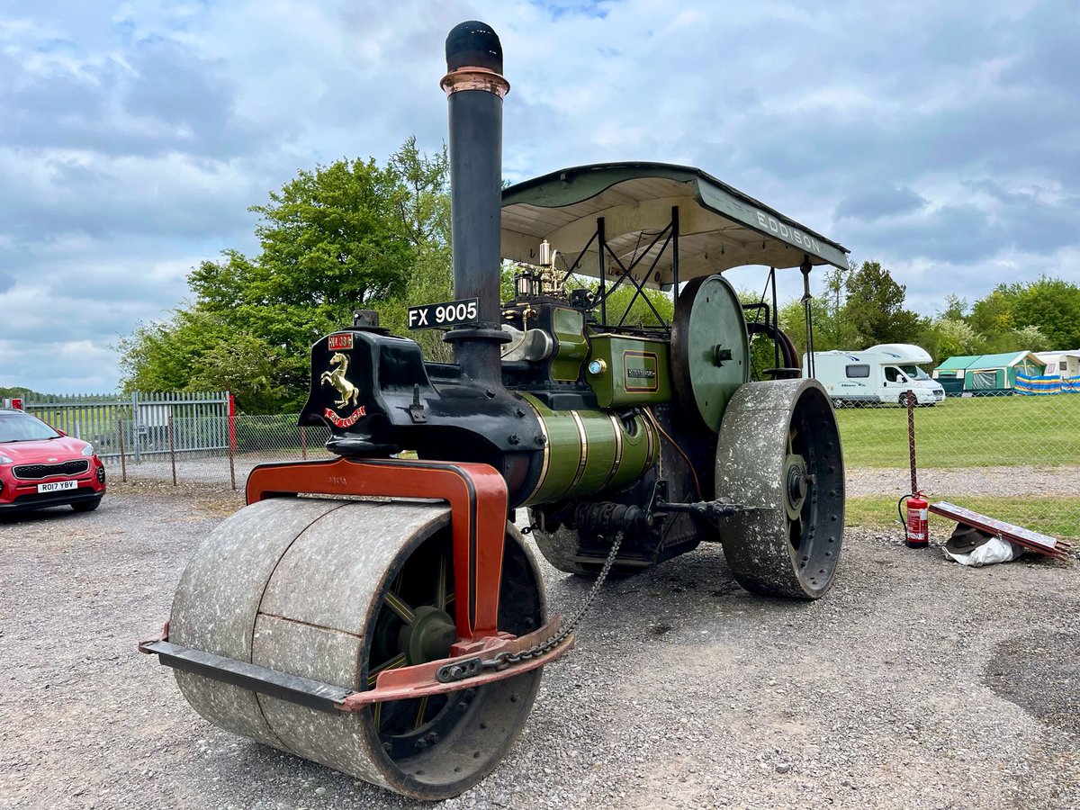judith_sheen's tweet photo. #Steam at #Thruxton Yesteryears Vintage & Classic Vehicle Show https://t.co/QdtXJwsc6L