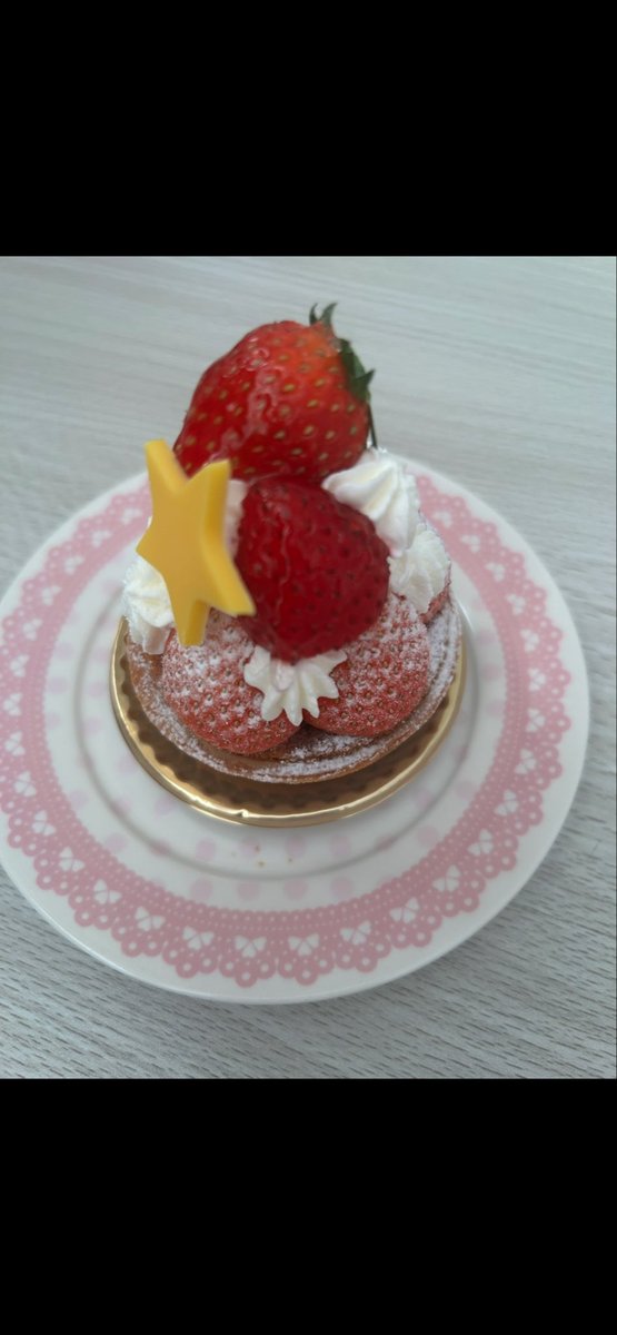 samira_reality's tweet photo. 最近誕生日を迎えましたので猫ちゃんと美味しいものを載せとます！お祝いしてくれた人🕊𝕋𝕙𝕒𝕟𝕜 𝕪𝕠𝕦💭 https://t.co/R4VKn49FsP