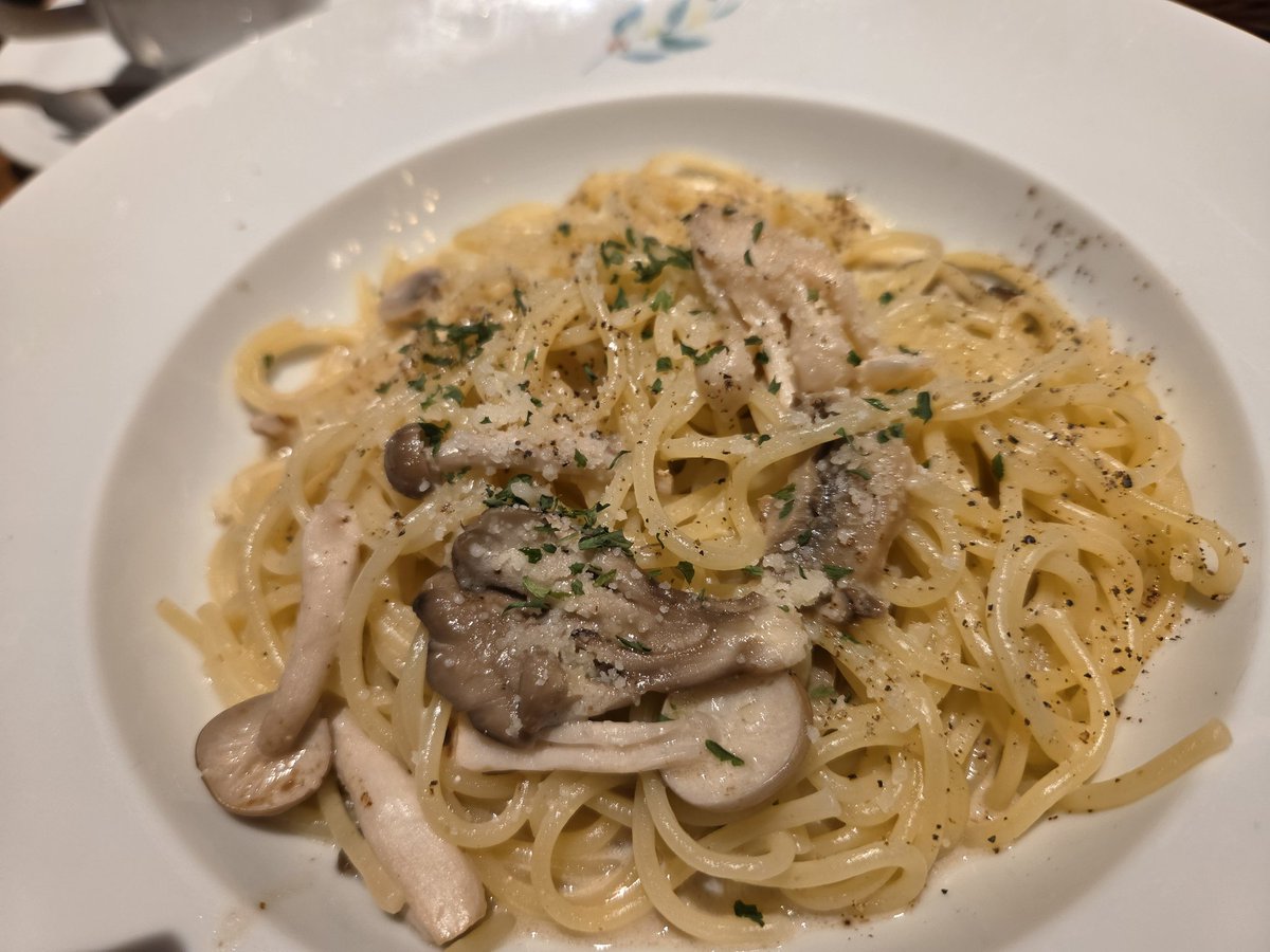 aki_1026's tweet photo. ドトール珈琲店で、普段は家で食べられないポルチーニソースのきのこパスタ https://t.co/QuYoCGsv6e