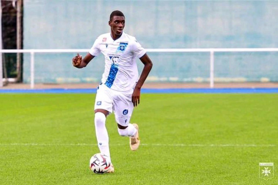 generationmali's tweet photo. Le défenseur central 🇫🇷🇲🇱 Mohamed Coulibaly serait pisté par l’Atlético Madrid, l’OM et l’ASSE.

Évoluant avec la réserve d’Auxerre, le jeune de 17 ans est capable de jouer latéral droit et milieu défensif. L’AJA lui a offert un premier contrat pro et attend la réponse du joueur. https://t.co/KTg1cMupah