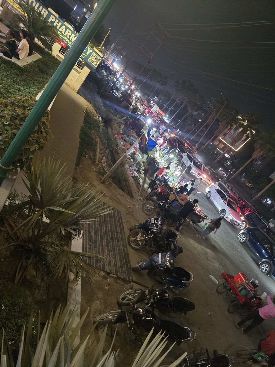 ravisaini001's tweet photo. no action, repeated complaints  massive daily traffic jams near VVIP Homes Gc2 Grenowest. Illegal roadside carts, encroachment and unmanaged parking contn to block roads. Emrgncy access to hospitals is getting seriously impacted.   @Noidatraffic @dcptrafficnoida @Uppolice https://t.co/7ACkOZP9pA