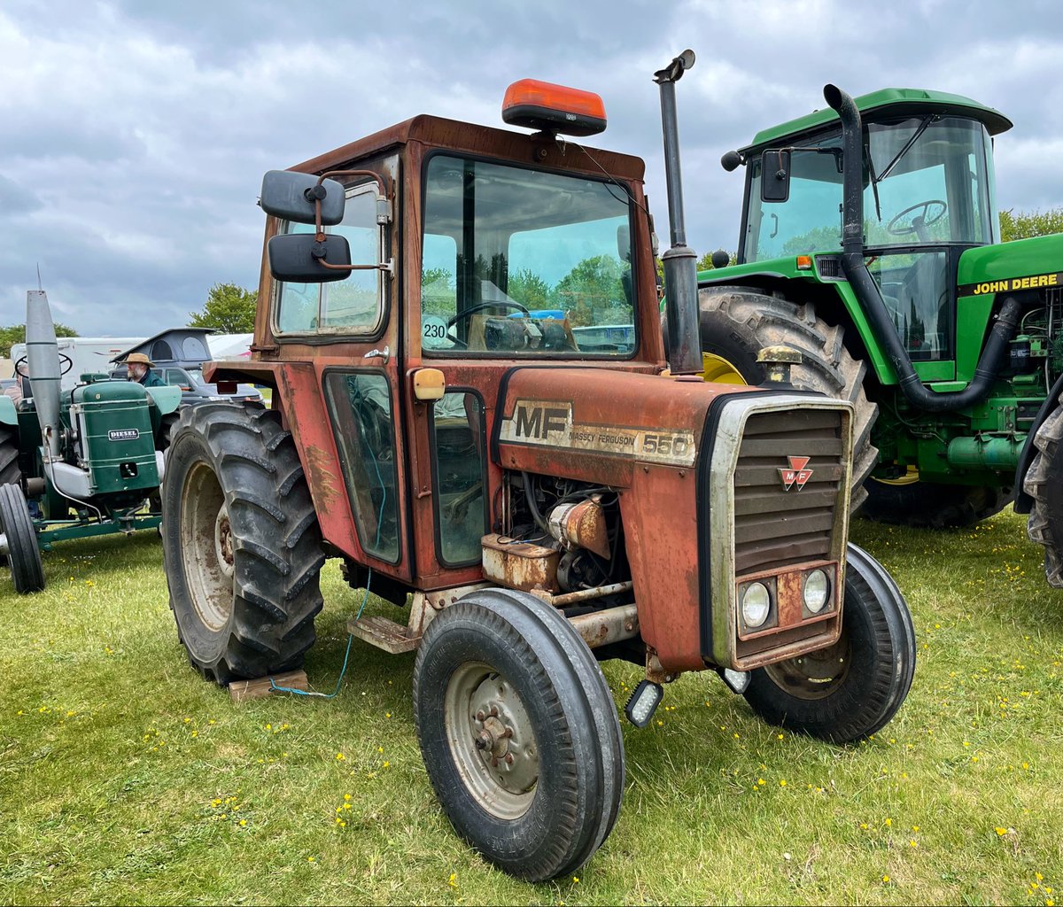 judith_sheen's tweet photo. #Tractors at #Thruxton Yesteryears Vintage & Classic Vehicle Show https://t.co/Zr1Cp54zxm