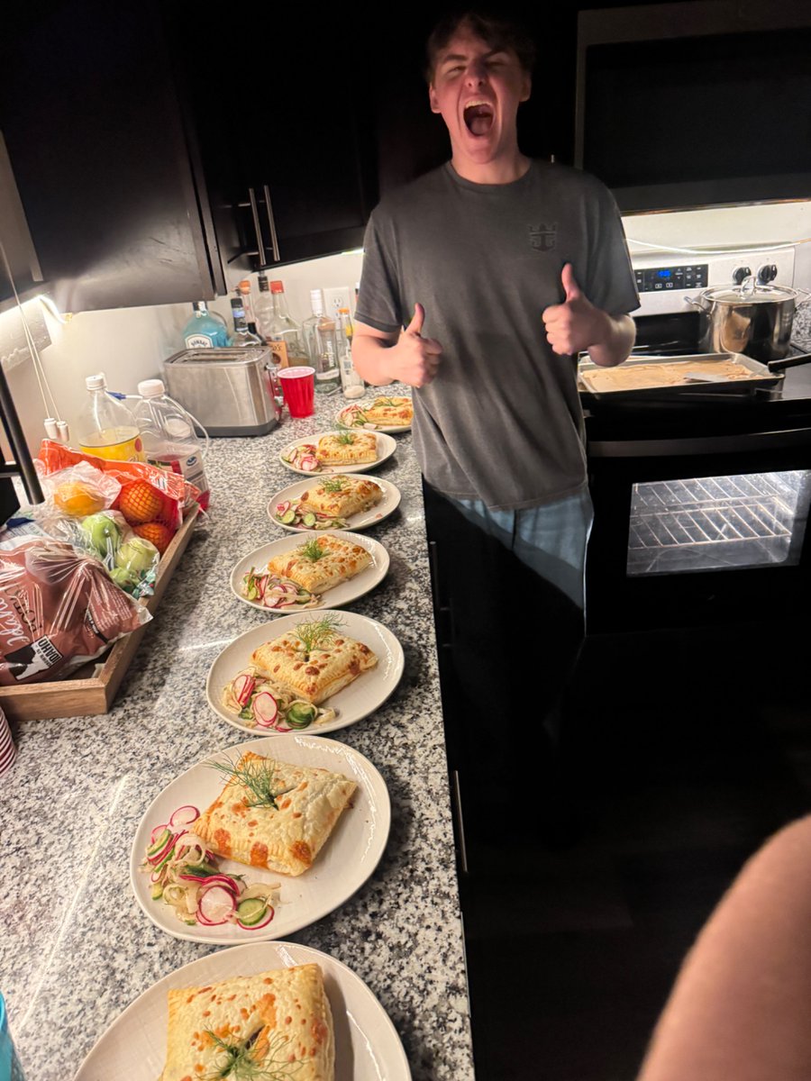 finnir_'s tweet photo. Fellowship of the Ring watch party with six course dinner, tremendous success https://t.co/7OuKcP3iV4