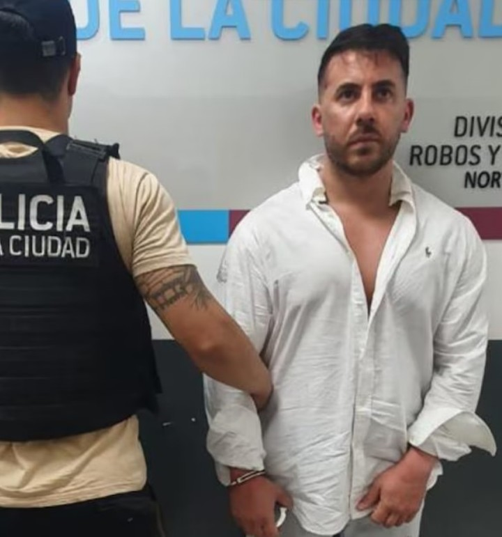 Causa del blue/SIRA, de los chats:  
Charla con Martín Migueles (pareja de Wanda Nara) el financista Francisco Hauque dice: 
“Mira cómo terminé, me robaron la fórmula para llenarse todos de guita.  A Cirio la quiero bien presa”.  
(28/03/25) Venía de estar preso

NOTA: N. Pizzi