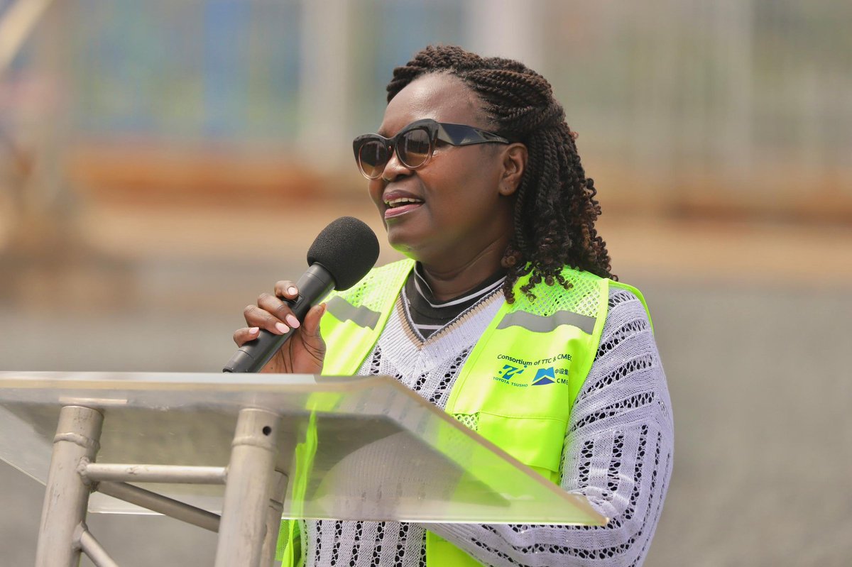 MEMD_Uganda's tweet photo. 5/5
At the end of the tour the Minister @NankabirwaRS  held a presser to further explain to the public the core objective of the project. @uetcl
@JicaUganda https://t.co/LmV8IhGL0q