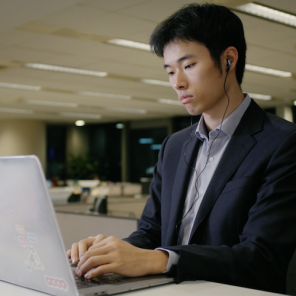 UChicagoCEAS's tweet photo. Congratulations to @UChicago alum Dake Kang ’16, part of the @AP team awarded the 2026 @PulitzerPrizes International Reporting Prize for a global investigation into mass surveillance technologies. Kang covers Chinese politics, technology, and society from Beijing. https://t.co/NFYY6Nwver