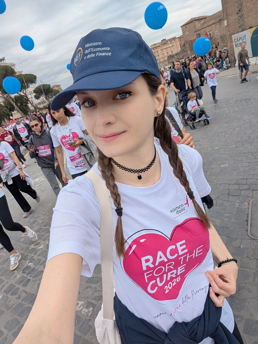 Chia_Rael's tweet photo. In prima linea alla #raceforthecure con la Squadra MEF 🏃🏼‍♀️💗 https://t.co/Espx7SGYRb