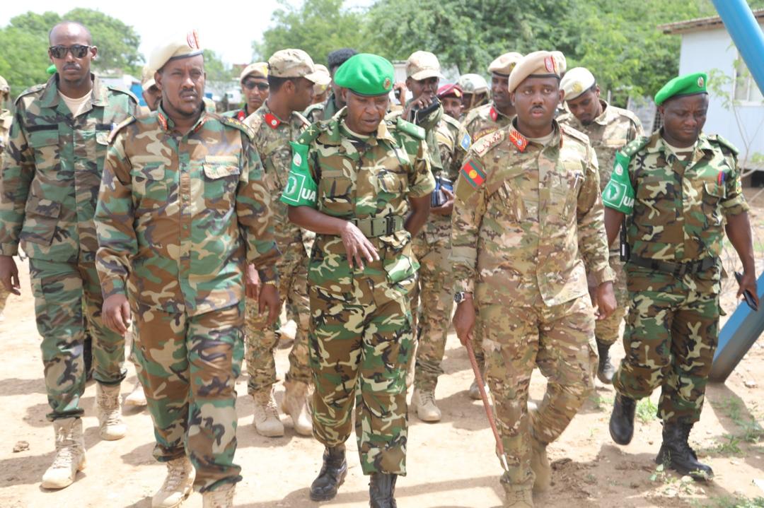 aussom_'s tweet photo. AUSSOM Sector 5 Commander, Brig. Gen. Michel Ndenzako, today received the Commander of @SNAForce, Brig. Gen. Ibrahim Mohamed Mohamud, during a working visit to the Sector HQ at Jowhar Airfield.

Discussions focused on strengthening #AUSSOM and Somali Security Forces coordination ahead of Hirshabelle’s electoral process. Brig. Gen. Ibrahim commended AUSSOM troops for their sacrifices and stressed the need for continued collaboration to address evolving security challenges. #AUSSOMInTheSectors