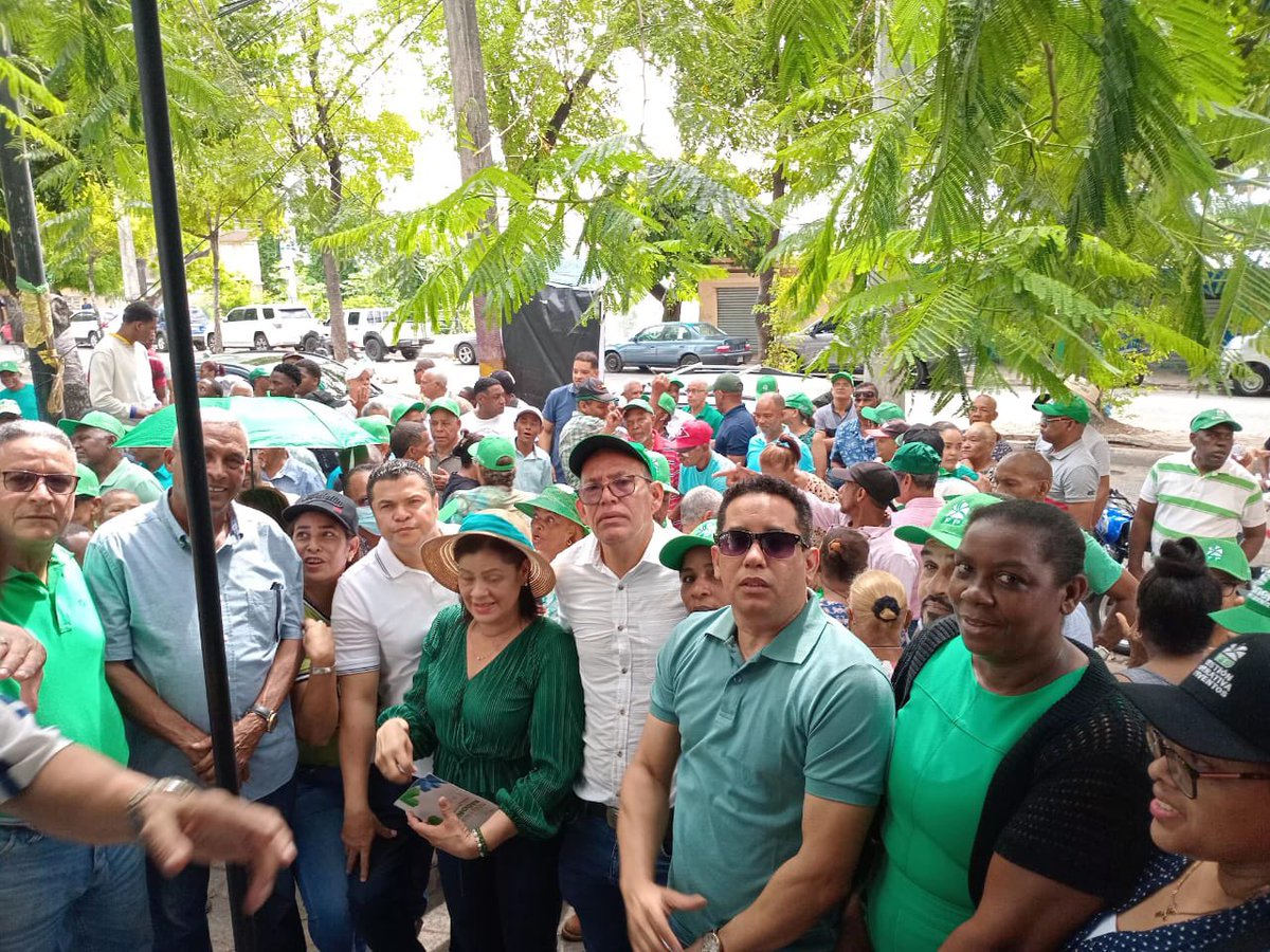 #FPComunica |

En estos momentos se realiza la jornada de crecimiento de la #FuerzaDelPueblo en la circunscripción 3 del Distrito Nacional.

#SeguimosCreciendo