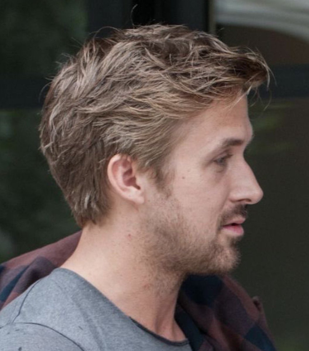 k4ospilot's tweet photo. i am a really big fan of the shape of ryan goslings head. like specifically the back of it. its so. angular. im jealous. ryan gosling your head is amazing https://t.co/SwYNDNkH33