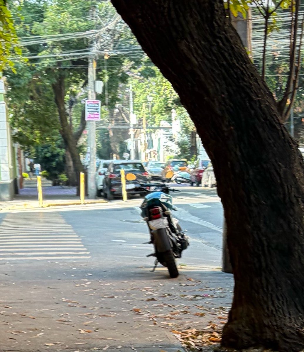 Hoy sí retirarán esta motocicleta sobre la banqueta? Si no la multan nunca aprenderá. Murillo 21, col Nonoalco en <a href="/BJAlcaldia/">Alcaldía de Benito Juárez</a> <a href="/UCS_GCDMX/">Unidad de Contacto del Secretario SSC CDMX</a> <a href="/SSC_CDMX/">SSC CDMX</a>