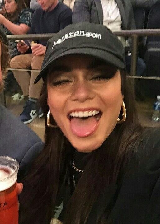 sayitisa's tweet photo. Feliz dia das mães @anapaularenault &amp; @VanessaHudgens obrigada por me parirem e me criarem🫂 https://t.co/bJRx7PvjyO