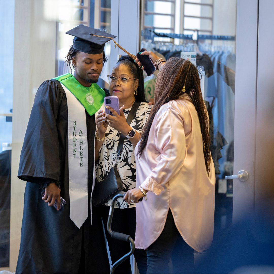 Roosevelt University tweet media