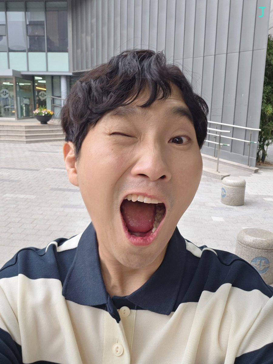 j0929j's tweet photo. 김댄시야 생일 축하해욤🎉
세상 제일 행복한 날 보내시길❤️ https://t.co/fpWlZAw7ul