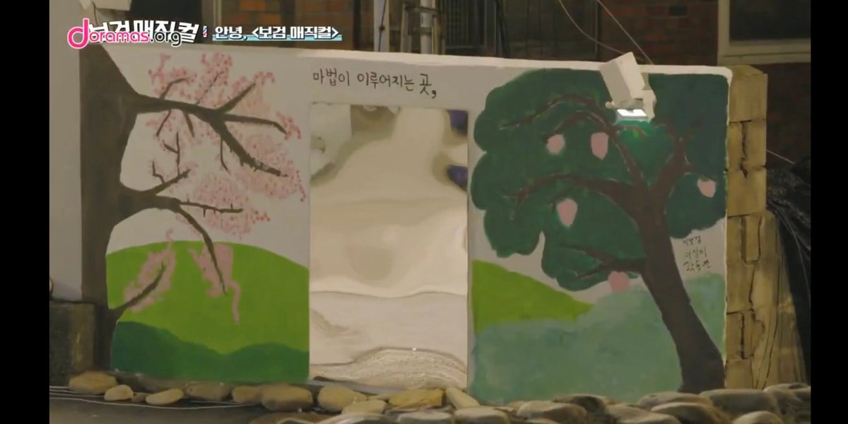 kdramguk's tweet photo. The Village Barber fue lo mejor de mi semana, no quería terminarlo. Fue tan hermoso. Cada episodio era especial con todas las aventuras e historias de los aldeanos junto a los chicos. Hubo risas, llantos y muchas emociones, de verdad que lo amé mucho. 100/10 ❤️.
#TheVillageBarber https://t.co/X1cVmuXmze