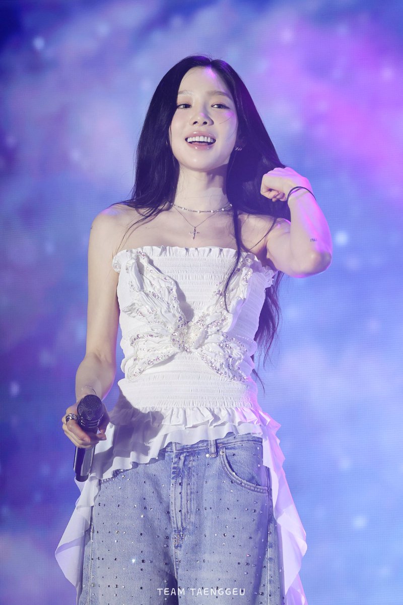 pinkpurple1518's tweet photo. Slay banget emang kaka gue ini 🔥🔥💜💜💜 https://t.co/edj4v5tCBF