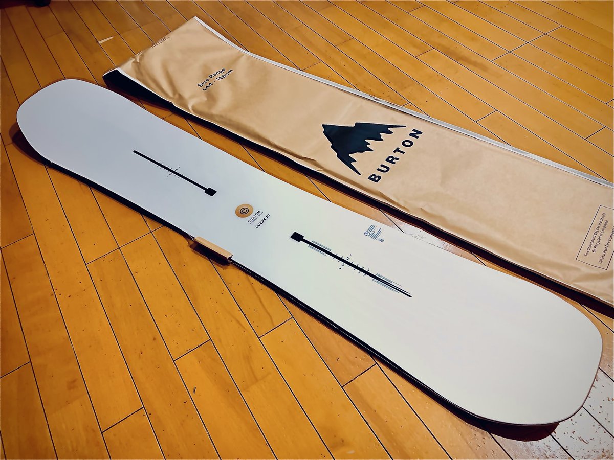 板とブーツ届いた custom flying V 150 バインは営業所留めで明日取り