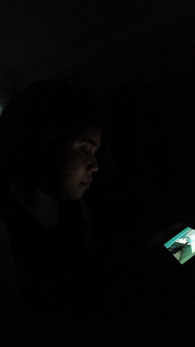 ivandybr_'s tweet photo. bisol dan suster jaga malam, kesempatan buat maraton drakor. padahal dranjing lebih seru 😂 https://t.co/d29snCy6ge