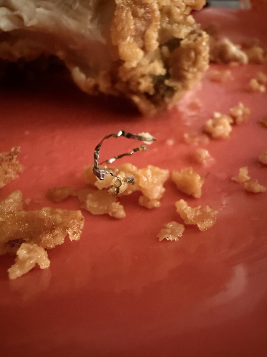 imagine1Jay's tweet photo. @Popeyes what’s this in the fried chicken skin? https://t.co/sVWSZWy5jv