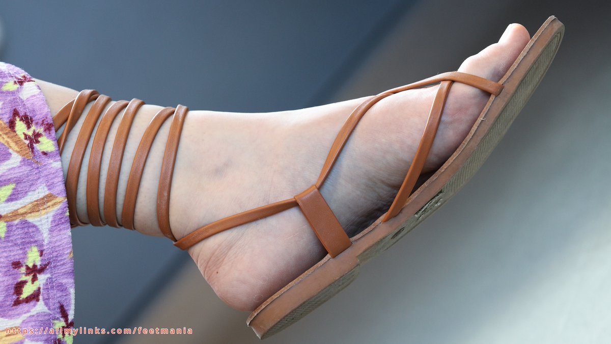 Candid_foot's tweet photo. Candid beauty lady with beauty flat sandals and nice soles, pov and close-up details, soles and heels.
https://t.co/sd8g0LGevV
https://t.co/pllsS1iDmV
https://t.co/vMNaB4PBuI
https://t.co/qfHEkZsFd2
Buy clip: https://t.co/KF29D3uyxa https://t.co/OdP82Ifm8r