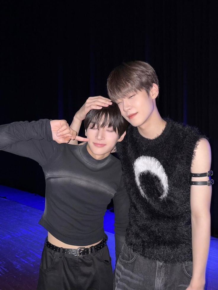 Anyways happy mother's day to Seongmin for being the mother of ONE PACT