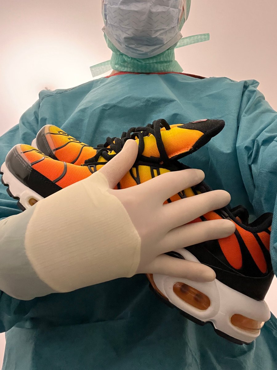 Doctor_Scrubs's tweet photo. The surgeon wants to get out of OR and enjoy the street!!! https://t.co/Q94AlkNpCf
