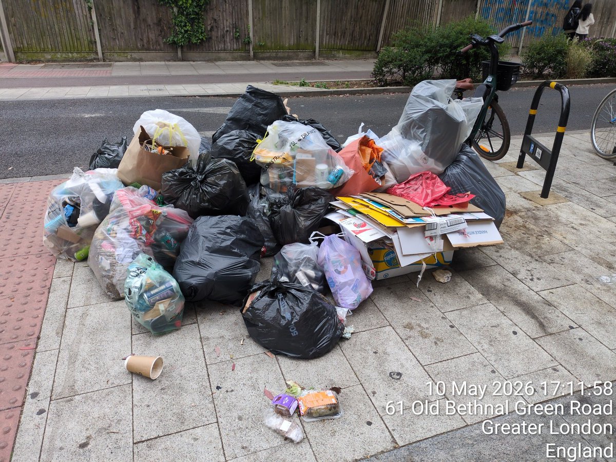 GreenWorldJoy's tweet photo. @TowerHamletsNow @LutfurRahmanTH Residents around Old Bethnal Green Rd E2 /Middleton Green are dealing with constant fly-tipping, litter and overflowing rubbish on public pavements, not occasionally, but virtually every single day. 1/3
@CllrSirajIslam @CllrRebaka https://t.co/qxuXSIbcsV
