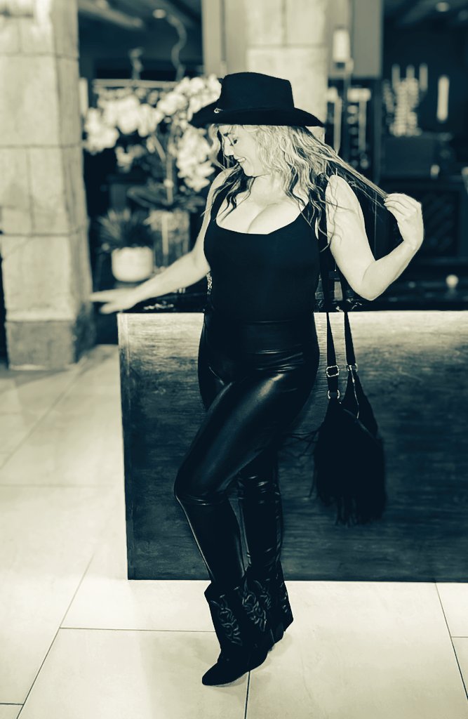 Vegas_Meg's tweet photo. Good Sunday Morning
Girls Night Out 🩷
Las Vegas Energy 
Country Vibes https://t.co/zzHk0wpteG