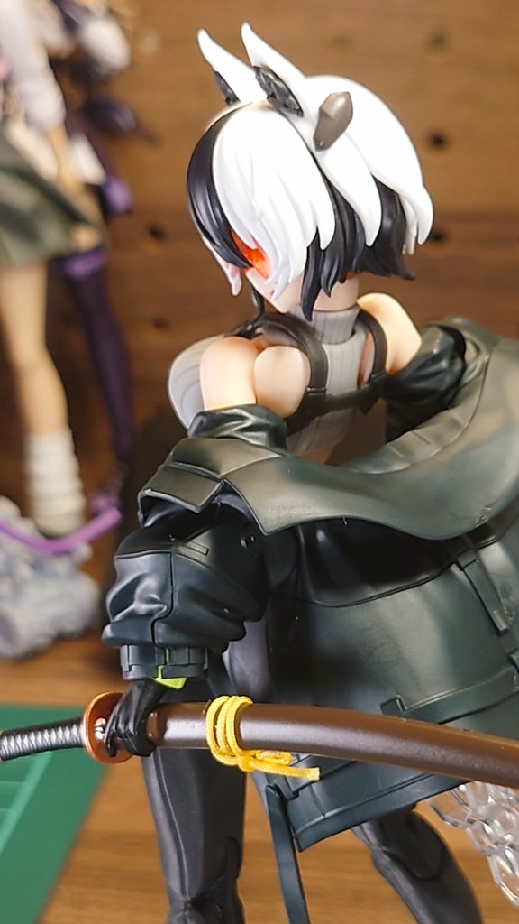 KEI2Model111's tweet photo. 猟犬ガルムちゃんをもう少しアウトロー寄りの感じにしたかったので
ジャケットをFrSノワールのものに変更
少し加工が要りますが意外と簡単に付けられます👍
関節も一応可動💪
鯉太郎さん(@koichan315) Koi-suit 2 
#メガミデバイス 
#ユグドラシス 
#ガルム・リッパー 
#フィギュアライズスタンダード https://t.co/2BBhjwOryi