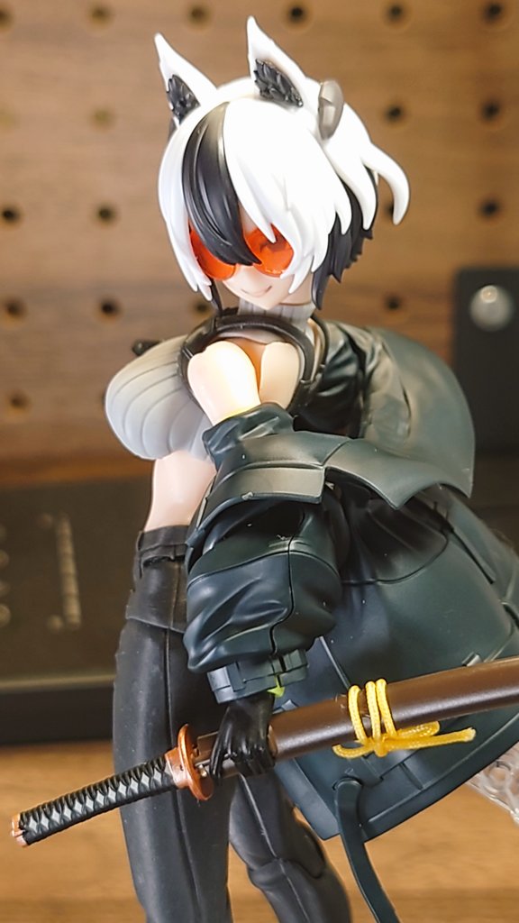 KEI2Model111's tweet photo. 猟犬ガルムちゃんをもう少しアウトロー寄りの感じにしたかったので
ジャケットをFrSノワールのものに変更
少し加工が要りますが意外と簡単に付けられます👍
関節も一応可動💪
鯉太郎さん(@koichan315) Koi-suit 2 
#メガミデバイス 
#ユグドラシス 
#ガルム・リッパー 
#フィギュアライズスタンダード https://t.co/2BBhjwOryi