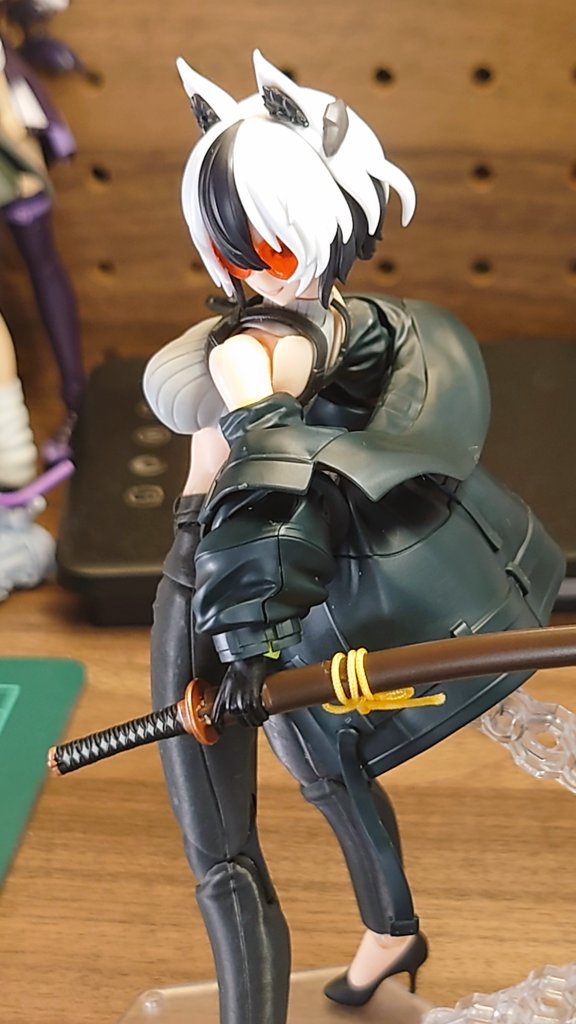 KEI2Model111's tweet photo. 猟犬ガルムちゃんをもう少しアウトロー寄りの感じにしたかったので
ジャケットをFrSノワールのものに変更
少し加工が要りますが意外と簡単に付けられます👍
関節も一応可動💪
鯉太郎さん(@koichan315) Koi-suit 2 
#メガミデバイス 
#ユグドラシス 
#ガルム・リッパー 
#フィギュアライズスタンダード https://t.co/2BBhjwOryi