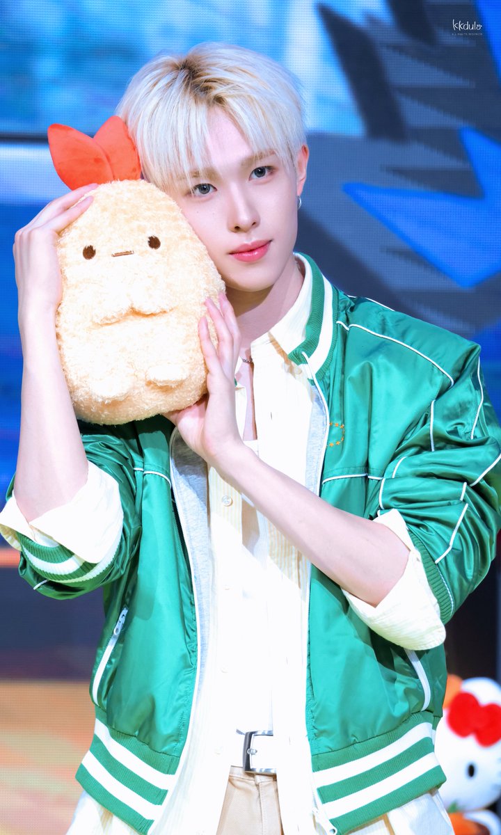KIyogeoniik's tweet photo. HAPPY HYUI DAY🎂

#Happy_HYUI_Day
#HYUI #휴이 #ヒュイ
#NEXZ #넥스지 #ネクスジ https://t.co/ARowt33oy1