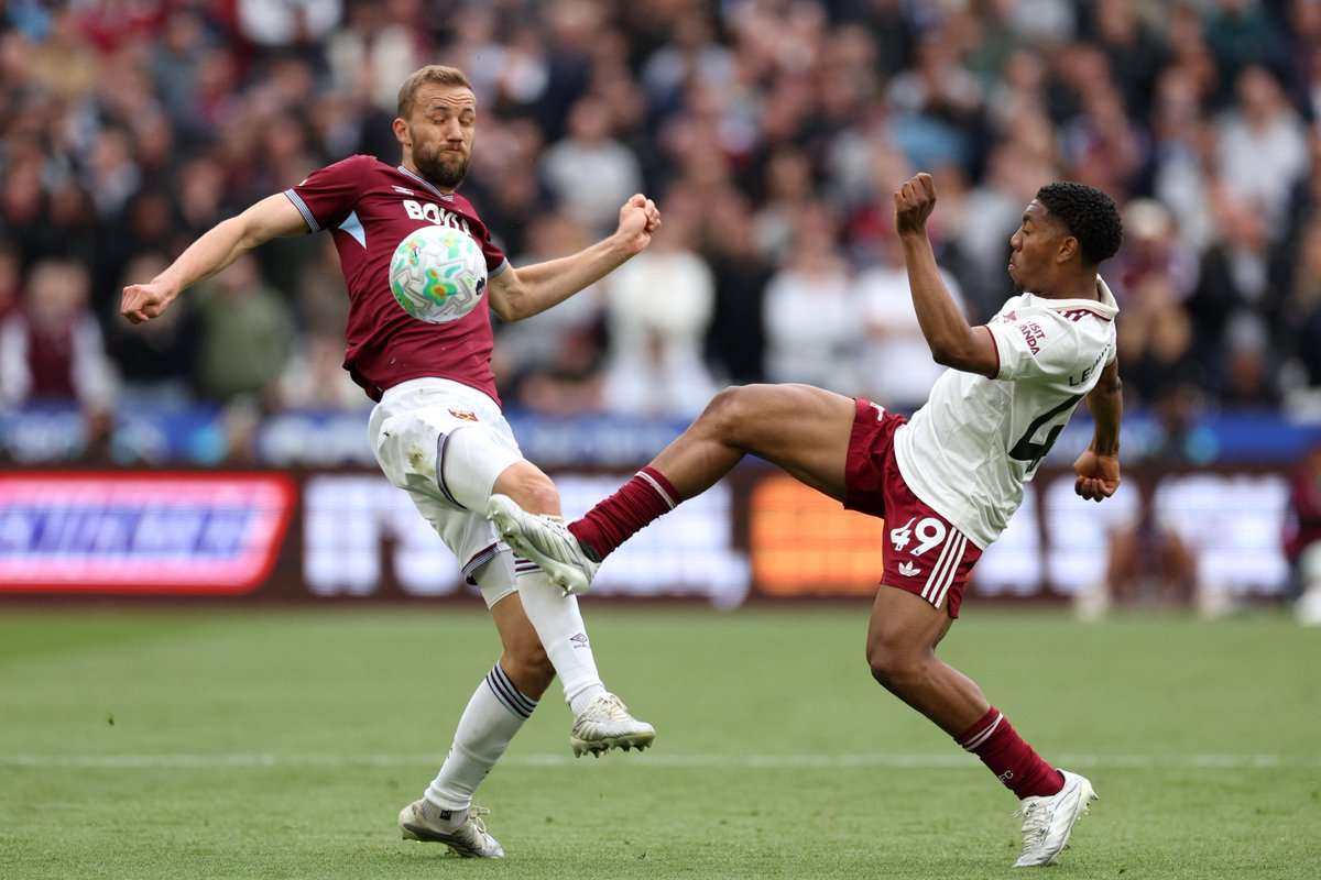 Premier League tweet media