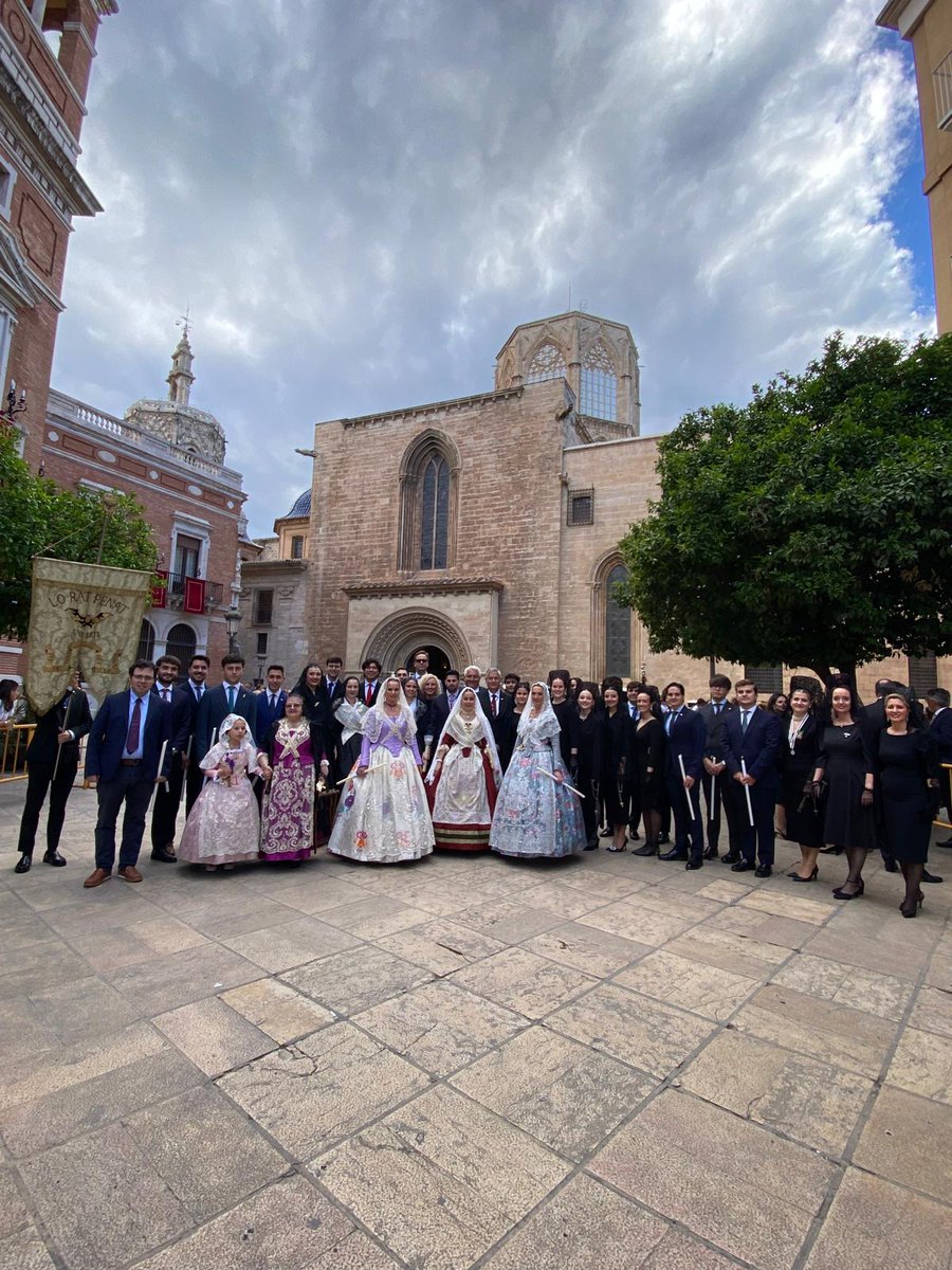 LoRatPenat_'s tweet photo. 🦇👥Les Joventuts Ratpenatistes ya estan preparades per a participar en la processó de la Mare de Deu dels Desamparats.
#Patrona #Valéncia #MaredeDeu #Devoció https://t.co/H2IzyZZama