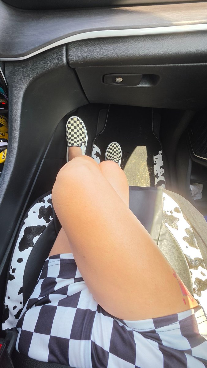 Off to the family cookout 🖤🤍🖤🤍

#milf #lllinoismilf #sexvmilf #bbwass #pawg #bbwsoil #hotgirlfriend #hotwife #bbwillinois #onlyfans #fupa #poly #thicc #thickthigh #horny #BBW #porn #pussy #nude #nudewomen #naked #nakedwomen #pintsizedmomma #Ass #brat #tits #boobs #thighs