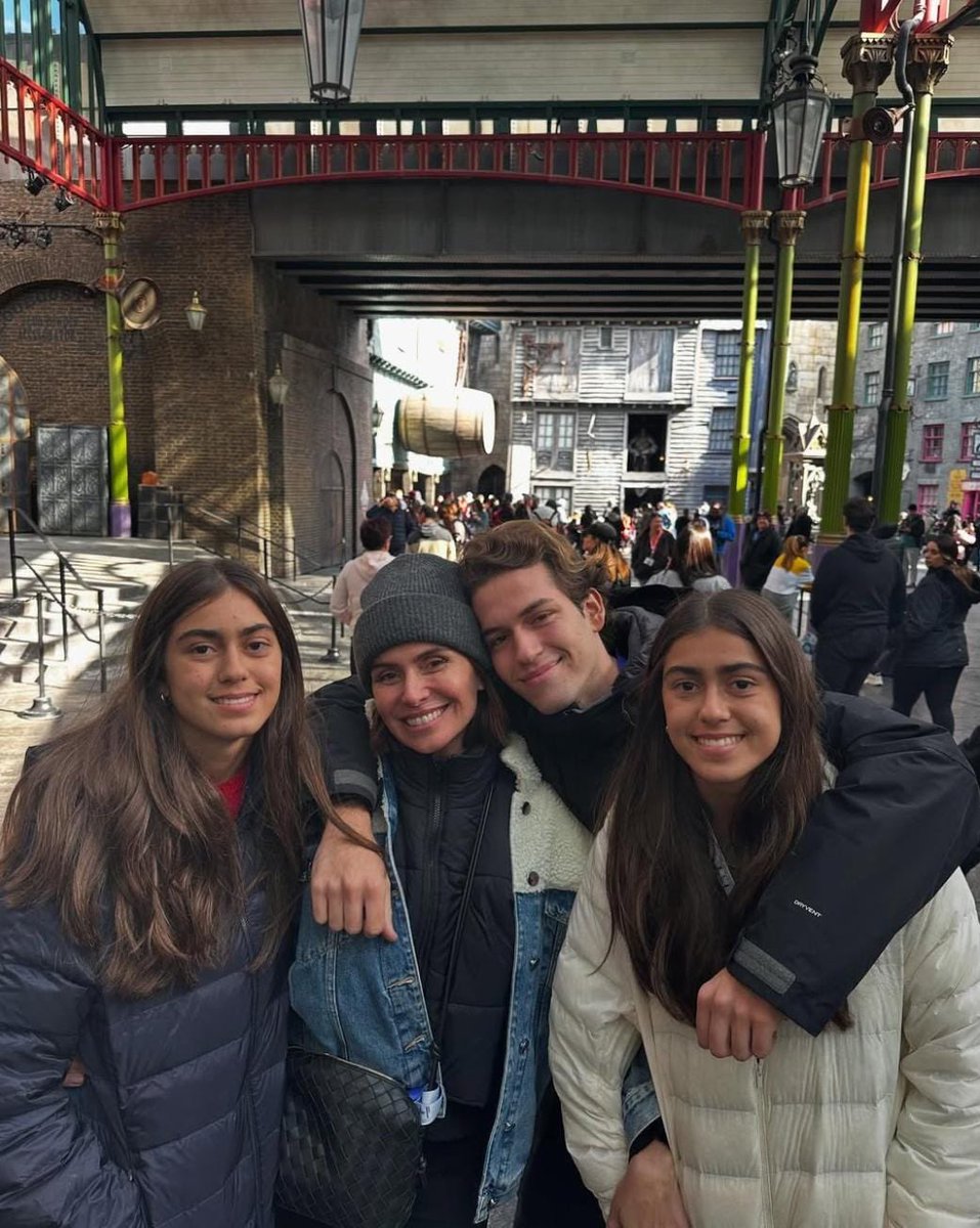 minha mãe e meus ermões♥️