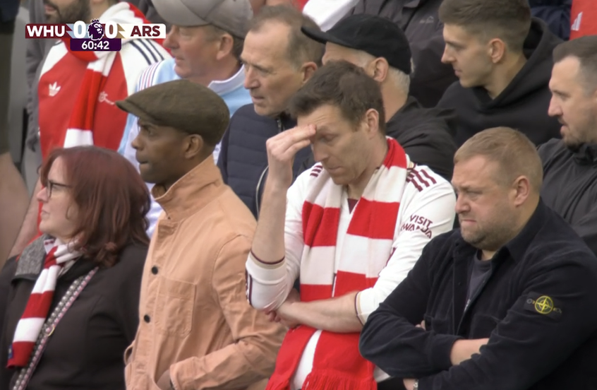 TouchlineX's tweet photo. 📸 - ARSENAL FANS ARE STRESSING! https://t.co/PirXnbUvwz
