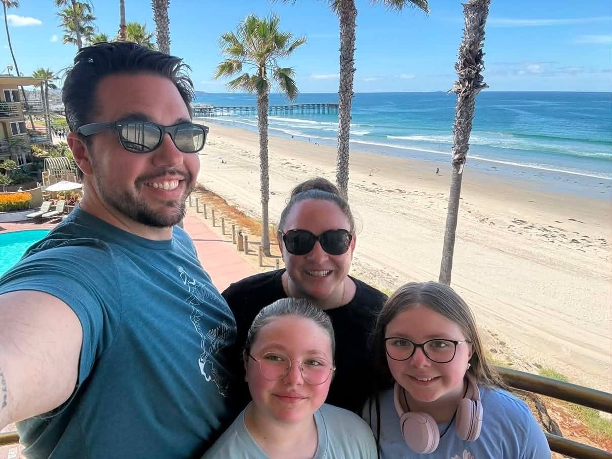PacificTerrace's tweet photo. Happy Mother’s Day from Pacific Terrace 🌸

Celebrate her with oceanfront views, coastal breezes, and a stay that feels as special as she is.

📸: @lauraspell8259 

#PacificTerrace https://t.co/QFdpuEspd5
