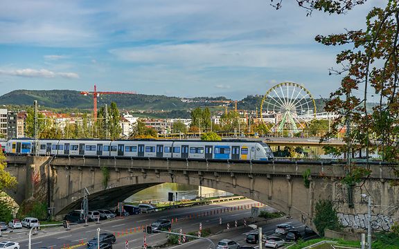 SBahn_Stuttgart's tweet photo. 🍻 #Frühlingsfest #Stuttgart 🎡
Heute endet das 86. Stuttgarter Frühlingsfest auf dem Cannstatter #Wasen 🎆
Wir wünschen euch einen schönen Abend und eine gute An- und Abreise mit unseren S-Bahnen 👍
Infos zu aktuellen Baustellen:
👉 https://t.co/27ZiBp0c4s https://t.co/6LitfpG6b4