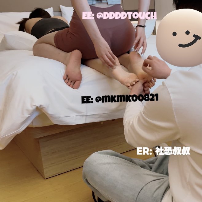 ddddtouch's tweet photo. 第一次知道嘴里能塞两只不同骚脚的脚趾 https://t.co/f7fEsKCMOU