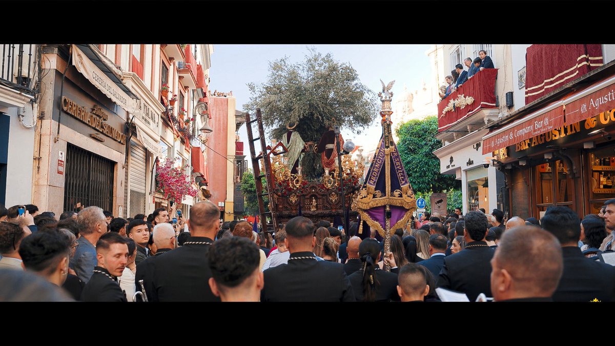 AMRedencion's tweet photo. Como si fuera aquel Lunes...

Mañana regresan los vídeos de Lunes Santo, tal y como lo captaron los amigos de @desde_triana .

El Señor entregándose a Sevilla, 5 composiciones, 19 minutos de Cuesta del Rosario.

#RedencionporSevilla 🎼 https://t.co/tQuRZBg7VT