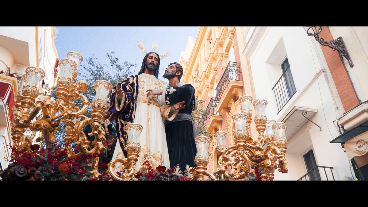 AMRedencion's tweet photo. Como si fuera aquel Lunes...

Mañana regresan los vídeos de Lunes Santo, tal y como lo captaron los amigos de @desde_triana .

El Señor entregándose a Sevilla, 5 composiciones, 19 minutos de Cuesta del Rosario.

#RedencionporSevilla 🎼 https://t.co/tQuRZBg7VT