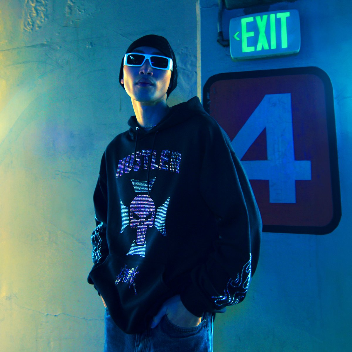 guttercompound's tweet photo. The Rhinestone Hustler Hoodie is coming soon - who’s ready for this one? Let ‘em know.🩸⭐

- Rhinestone Hustler Design On Center Chest
- Rhinestone Crystal Blue Flames On Both Sleeves
- Splat Logo Print On Center Hoodie Pocket
- Heavyweight, 100% Cotton Black Pullover Hoodie https://t.co/7w2TYcCEGU