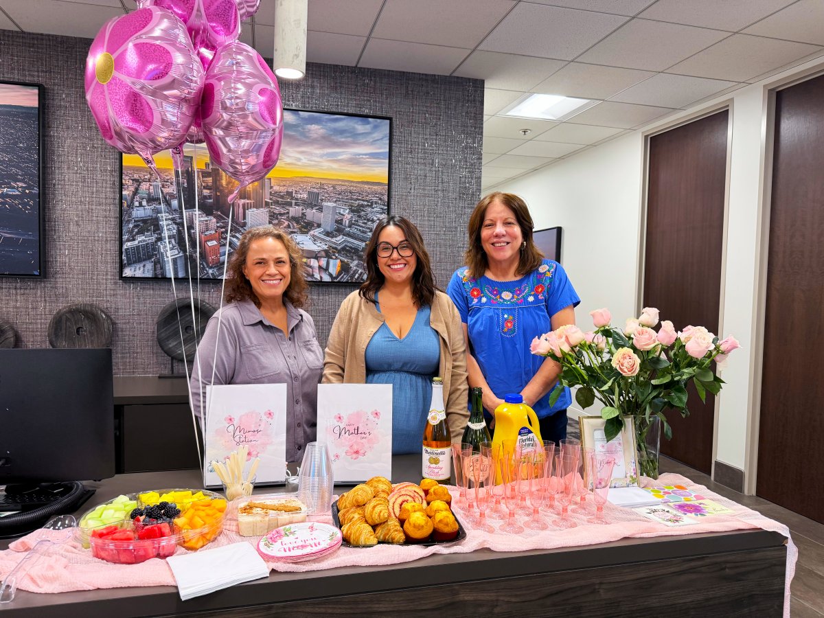 PWSpaces's tweet photo. Work, life, and everything in between.

Today we celebrate the women who balance careers, families, leadership, caregiving, and so much more every day. 

We’re grateful for all that you do. Happy Mother's Day💐

#MothersDay #PremierWorkspaces #WorkLifeBalance #Community #Women https://t.co/3mepfEIA8u