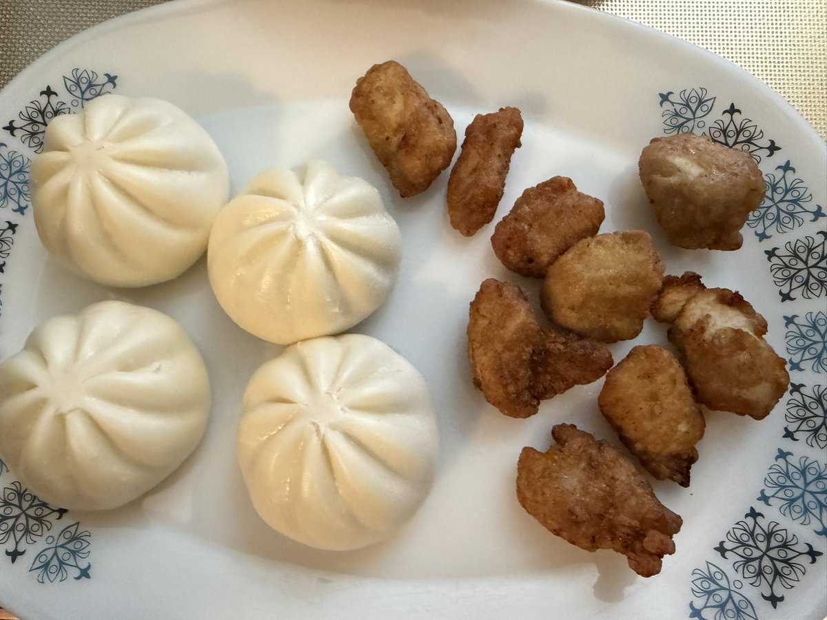 the4kCollectivE's tweet photo. Quite excited for this. @AldiUK have a Taste of Asia week. Straight away I was always going to get my favourite Chinese meal Beef in black bean sauce. But I’ve never had Chinese Bao Buns before. I’ve seen them in movies and these are filled with Korean Gochujang Chicken. And finally Japanese Chicken Karaage which I’ve never had. All topped off with My favourite rice, Jasmine from Thailand.